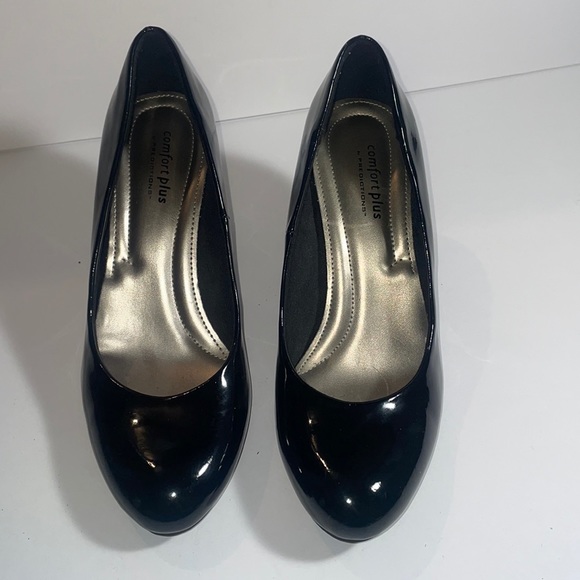 Women’s size 8.5 wide heels